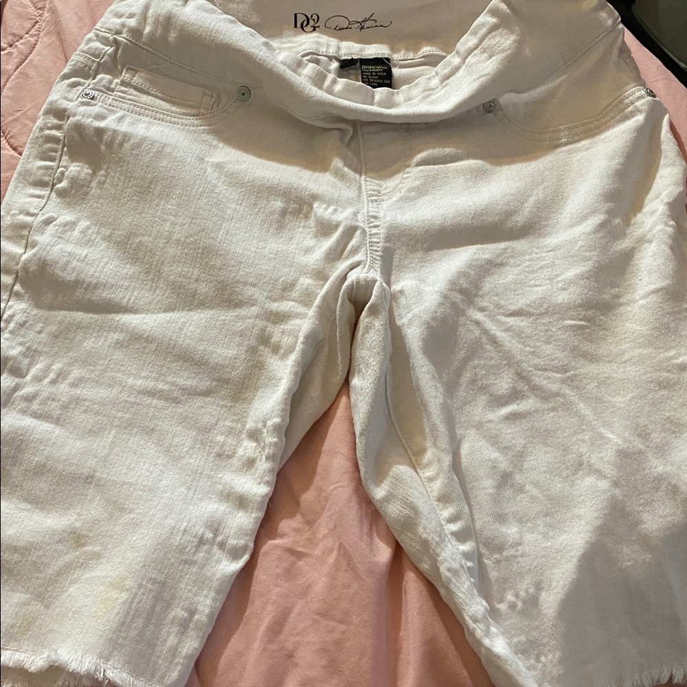 Stylish Women's White, pull on ,long shorts, Bermuda ShortsMP